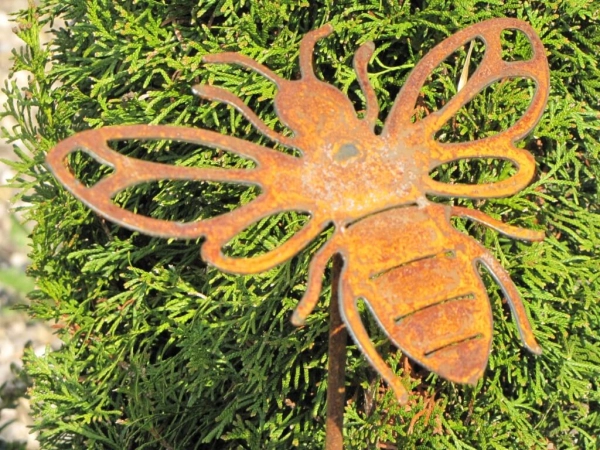 Edelrost Gartenstecker Biene Issa