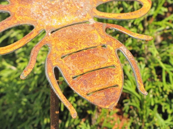 Edelrost Gartenstecker Biene Issa