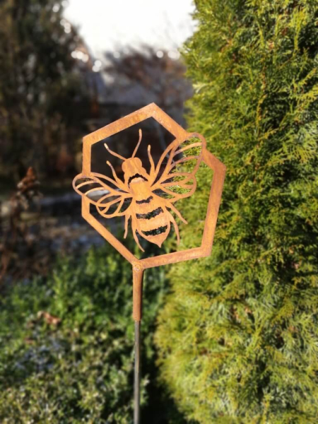 Edelrost Gartenstecker Biene in Waabe, von oben