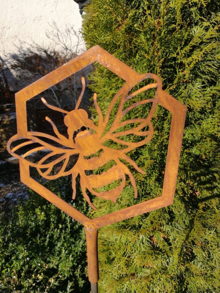 Edelrost Gartenstecker Biene in Waabe, von oben