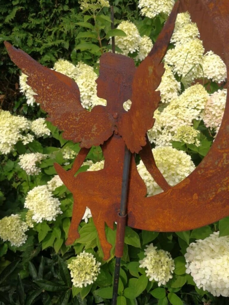 Edelrost Gartenstecker Engel im Mond, 30 cm