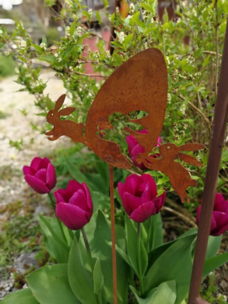 Edelrost Gartenstecker Ei mit Hasen