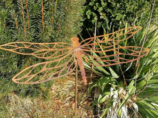 Edelrost Gartenstecker Libelle filigran