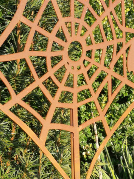 Edelrost Gartenstecker Spinnennetz