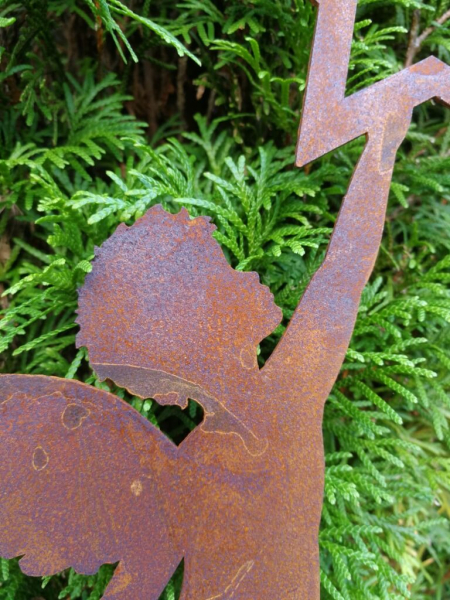 Edelrost Gartenstecker Putte mit Stern