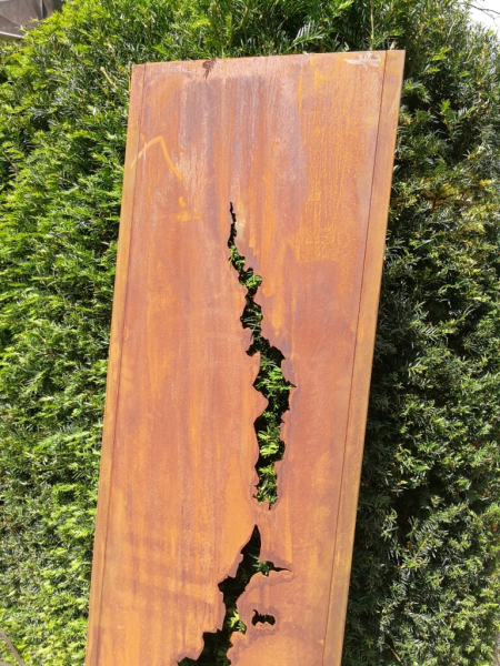 Edelrost Sichtschutzelement Stele Riss