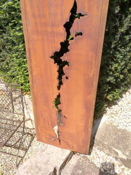 Edelrost Sichtschutzelement Stele Riss