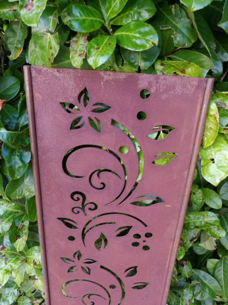 Edelrost Gartenstele Ranke Sonja
