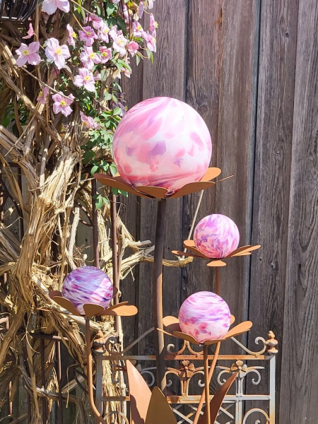 Edelrost Glasblume Ferrum, rosa-lila Kugeln