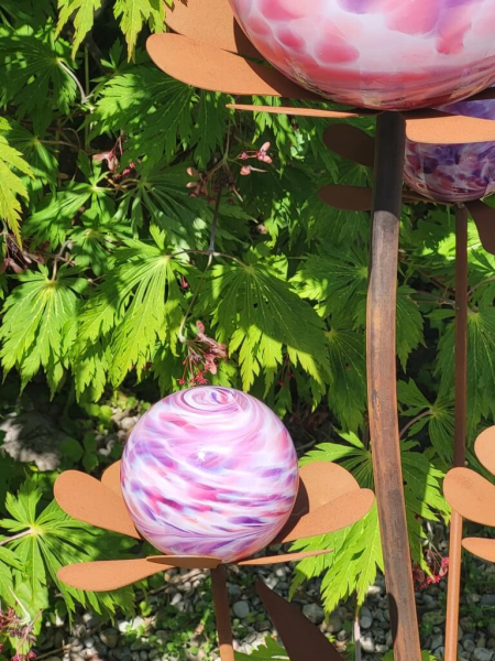 Edelrost Glasblume Ferrum, rosa-lila Kugeln
