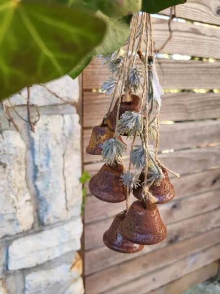 Edelrost Dekohänger Weihnachtsglocken mit künstlichem Grün