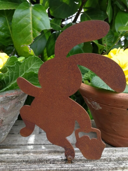 Edelrost Hase Hans mit Korb zum Schrauben