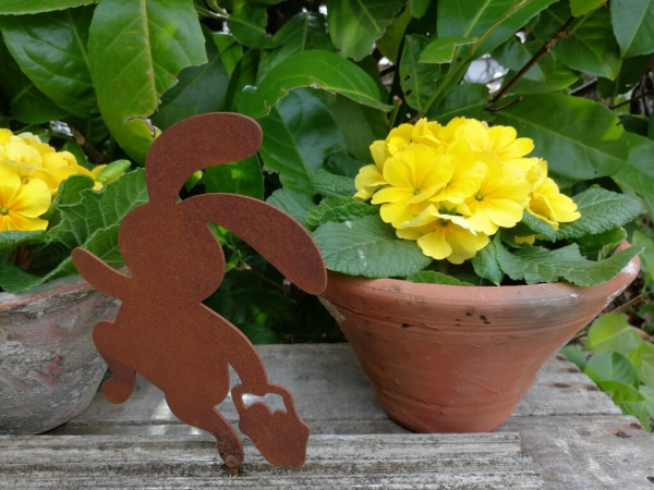 Edelrost Hase Hans mit Korb zum Schrauben
