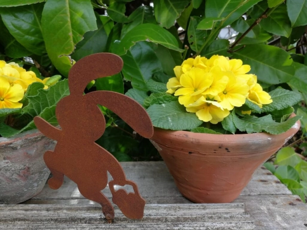 Edelrost Hase Hans mit Korb zum Schrauben