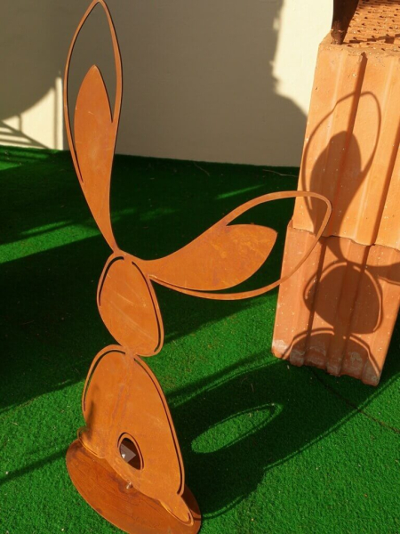 Edelrost Hase Hoppsi, Ohren seitlich