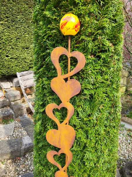 Edelrost Gartenstecker Herzband, mit Glaskugel