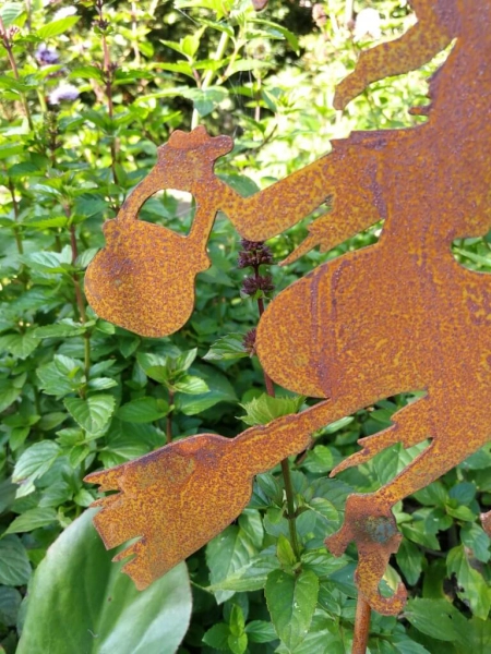 Edelrost Gartenstecker Hexe Waltraud, klein