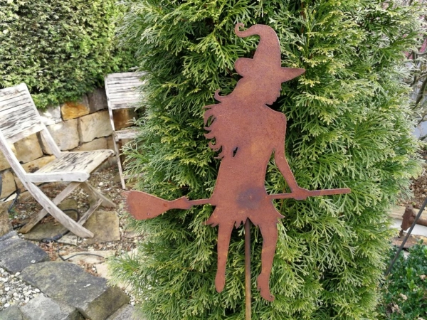 Edelrost Gartenstecker Hexe Zelda