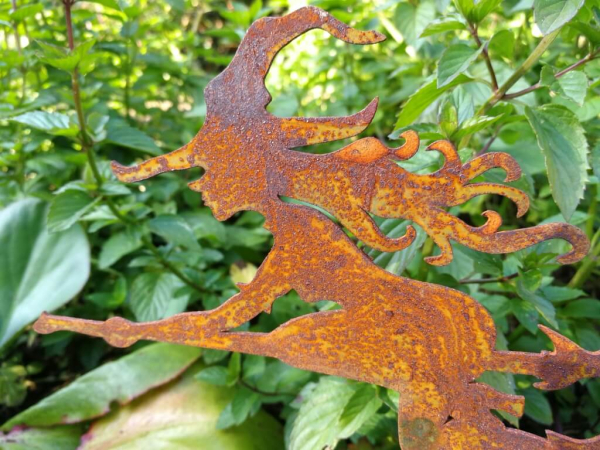 Edelrost Gartenstecker Hexe jung, klein