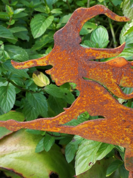 Edelrost Gartenstecker Hexe jung, klein