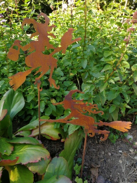 Edelrost Gartenstecker Hexe Waltraud, klein