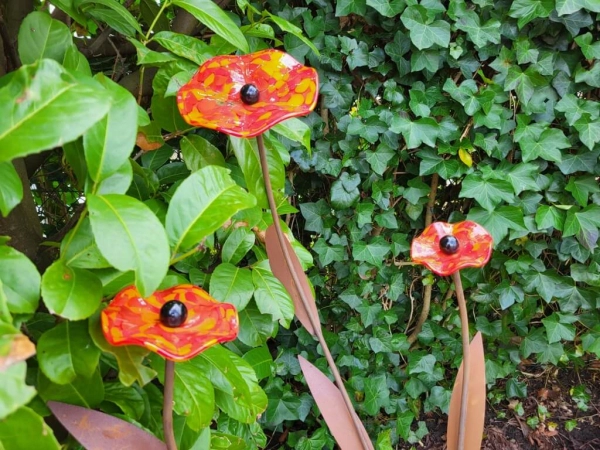 Edelrost Glasblume Hibiskus, zum Stecken, rot