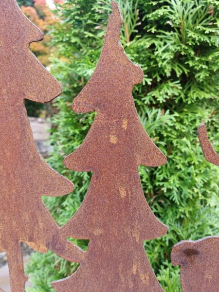 Edelrost Gartenstecker Hirsch mit Tannen im Ring