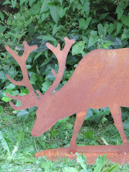 Edelrost Hirsch fressend, 3 Größen