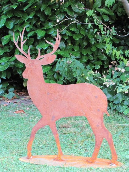 Edelrost Hirsch laufend auf Platte