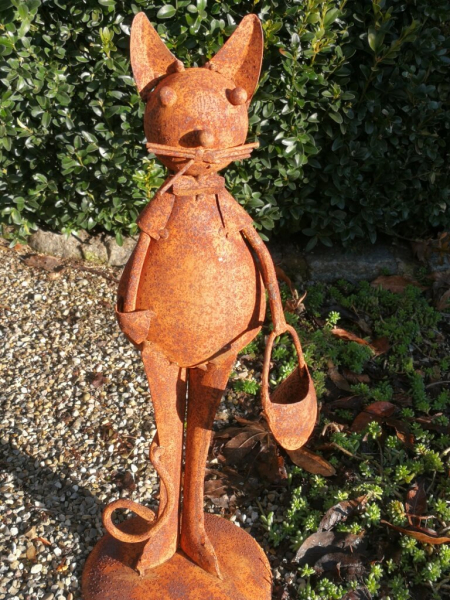 Edelrost Katze mit Handtasche