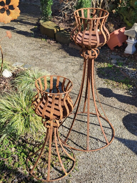 Edelrost Korb auf Fuß zum Stellen