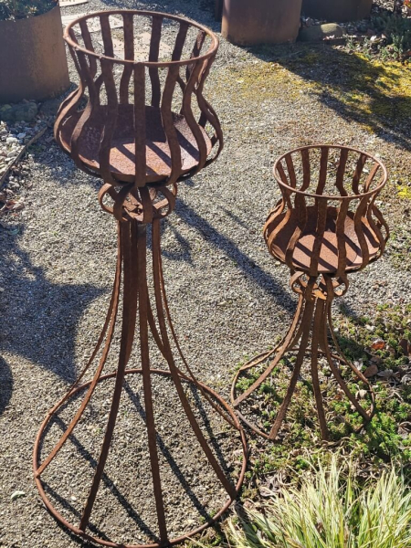 Edelrost Korb auf Fuß zum Stellen