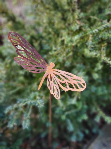 Edelrost Gartenstecker Libelle auf Kugel