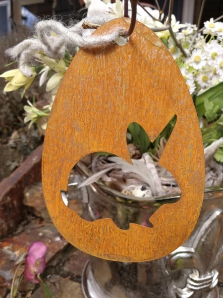 Edelrost Osterei Hase Purzel, geduckt, zum Hängen