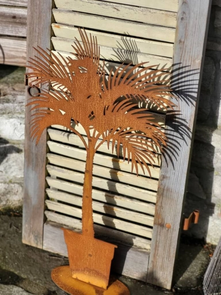 Edelrost Palme im Topf