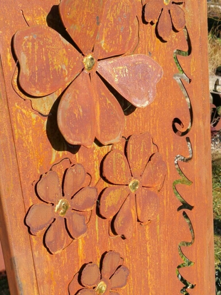 Edelrost Gartenstele Blüten Willkommen