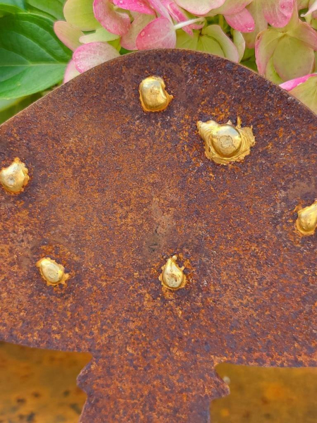 Edelrost Pilz mit Goldpunkten, klein