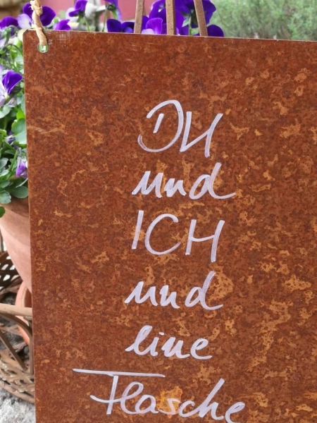 Edelrost Schild mit Weinflasche Flasche Wein