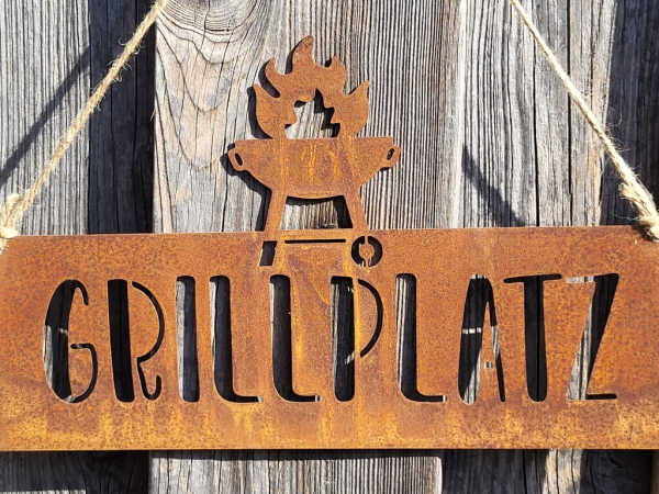 Edelrost Hängeschild Grillplatz