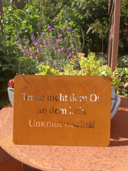 Edelrost Schild Traue nicht dem Ort
