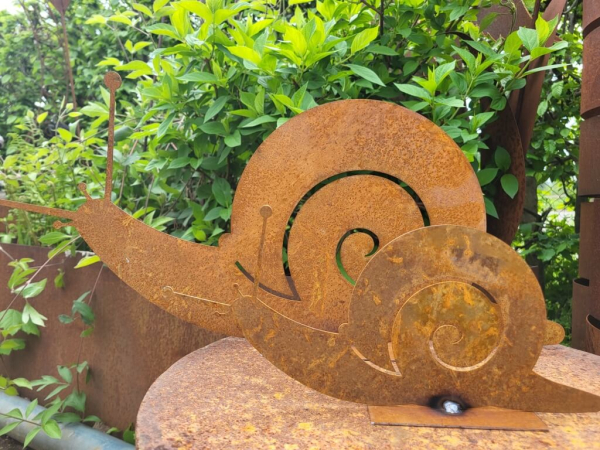 Edelrost Schnecke auf Platte