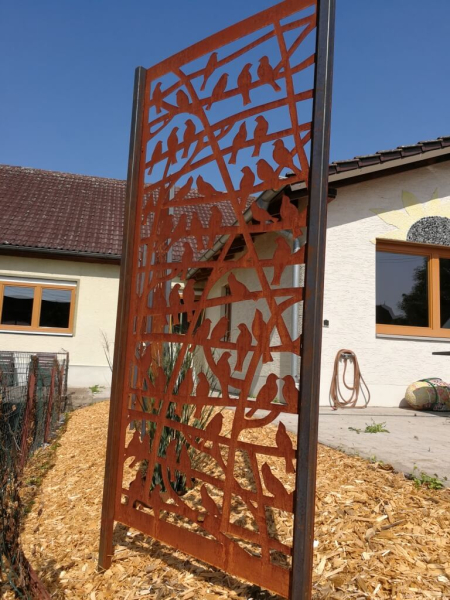 Edelrost Sichtschutzwand Vögel auf Ast