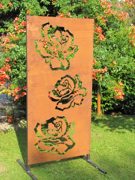 Edelrost Sichtschutzwand Rosenblüten