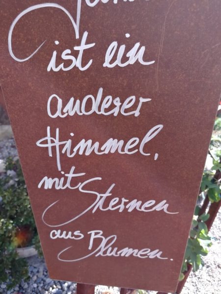 Edelrost Schild mit Stern,  anderer Himmel