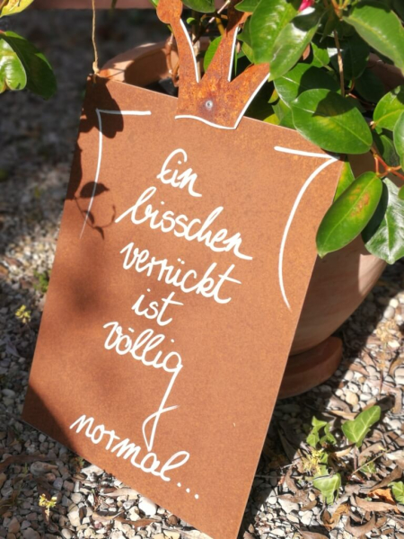 Edelrost Schild Verrückt, mit Krone