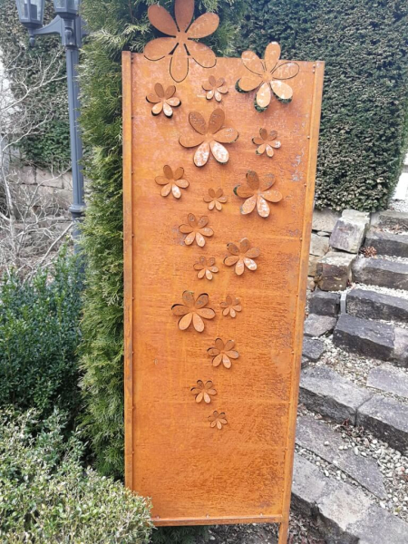 Edelrost Gartenstele Blütenmuster