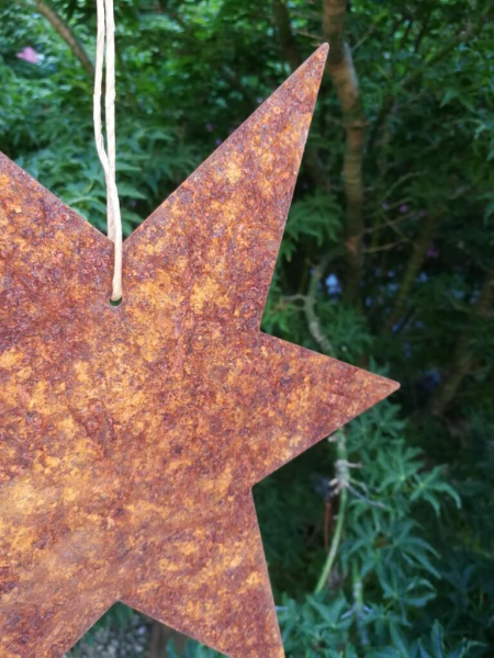 Edelrost Stern geschlossen zum Hängen, 50 cm asymmetrisch mit Band