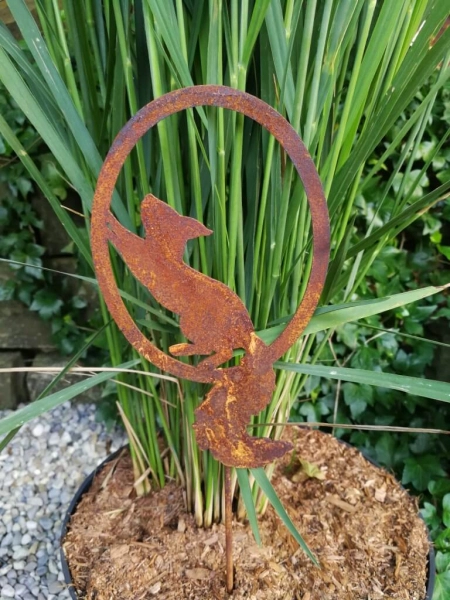 Edelrost Topfstecker Eichhörnchen laufend