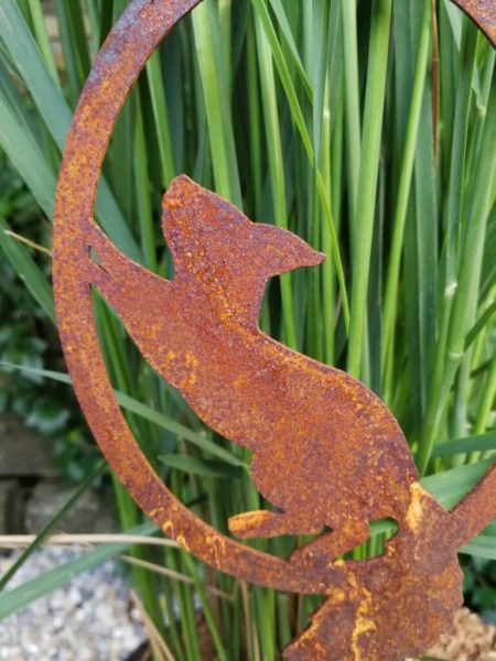 Edelrost Topfstecker Eichhörnchen laufend