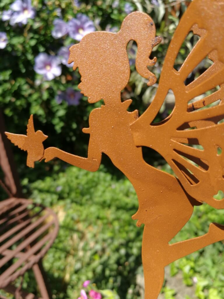 Gartenstecker Fee mit Vogel, Rostoptik